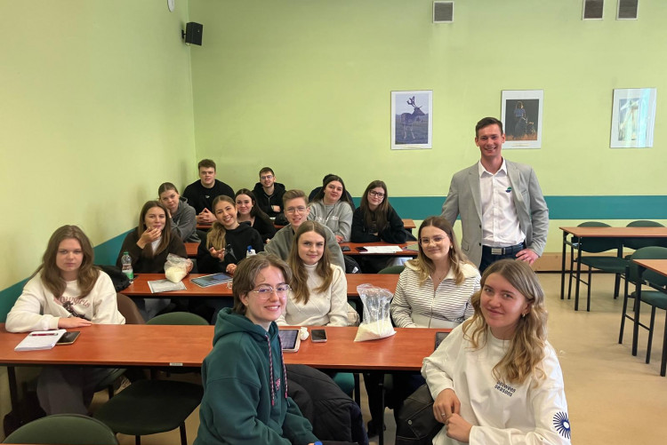 Prelegent wraz ze słuchaczami