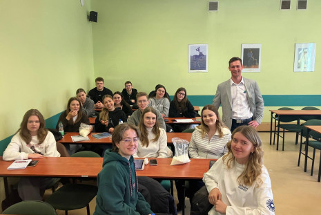 Prelegent wraz ze słuchaczami