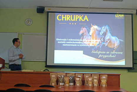 mgr Oskar Skórnicki w trakcie wykładu