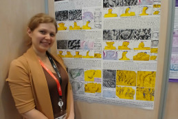 Dr Barbara Kruszyńska prezentująca poster opisujący różnice w mikrostrukturze brodawek smakowych psa i kota podczas XXXV Kongresu EAVA w Tuluzie