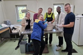 Przygotowani do pracy (od lewej inż Pola Sidoruk, prof Adam Cieślak, dr Daniel Petric, inż Segun Olorunlowu, Jakub Szczesny i  Julia Sznajder)