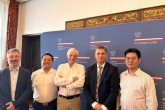 Okolicznościowe zdjęcie w Ambasadzie Rzeczypospolitej Polskiej w Pekinie z dr Haihao Huang, dr Gao Min oraz prof. Janusz Olejnik, prof. Jacek Dach oraz prof. Adam Cieślak z UP w Poznaniu